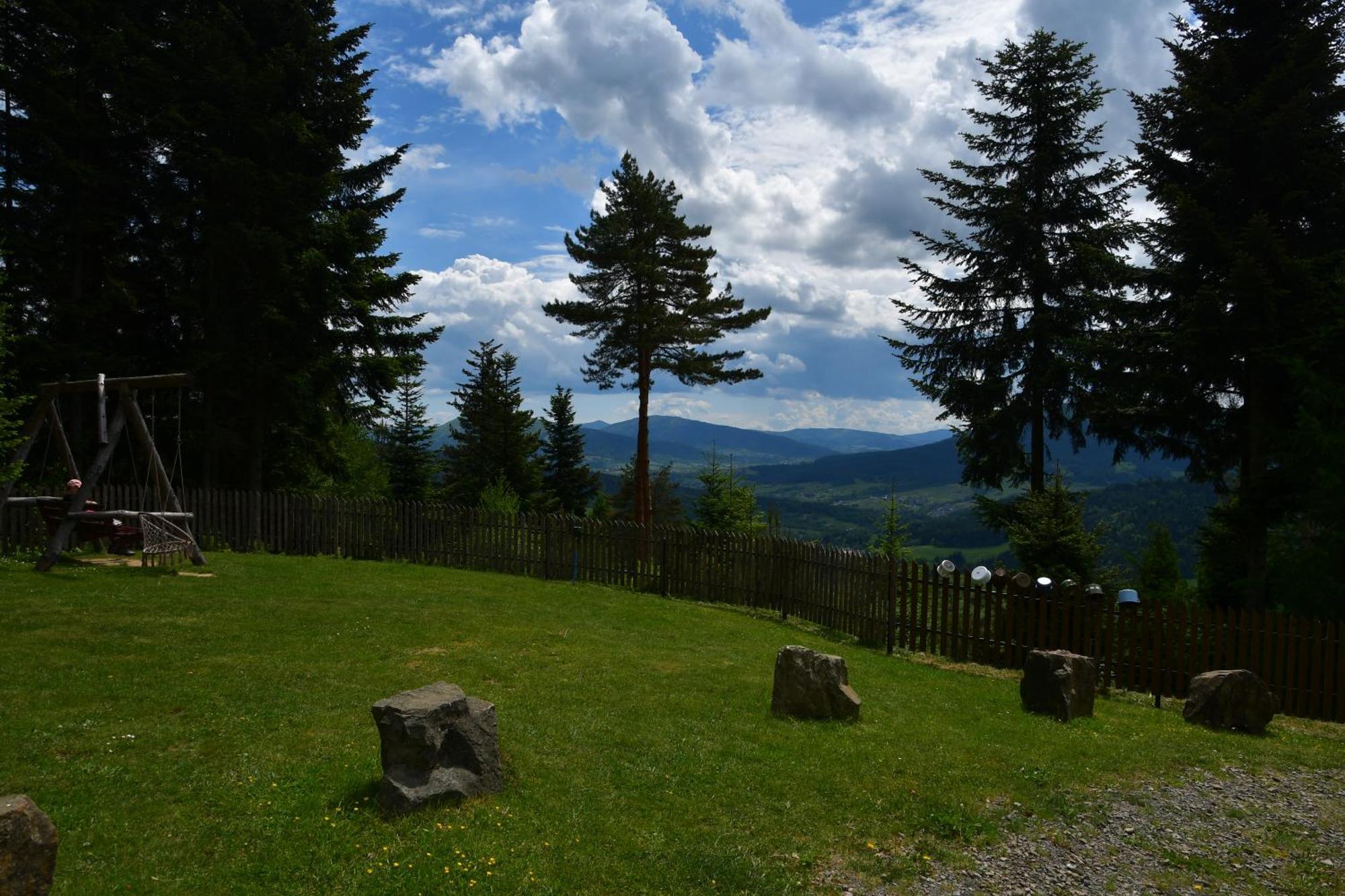 Gosciniec Pod Lubomirem Bed & Breakfast Weglowka  Bagian luar foto